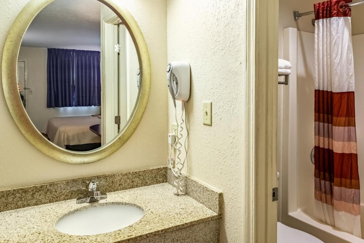 Red Roof Inn Columbus - Taylorsville Eksteriør billede