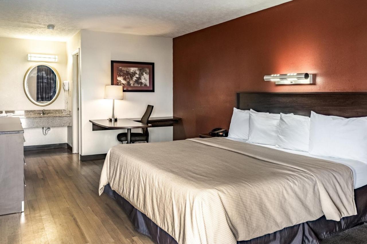 Red Roof Inn Columbus - Taylorsville Eksteriør billede